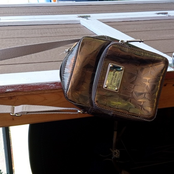 Michael Kors Messenger Bag - Picture 2 of 7